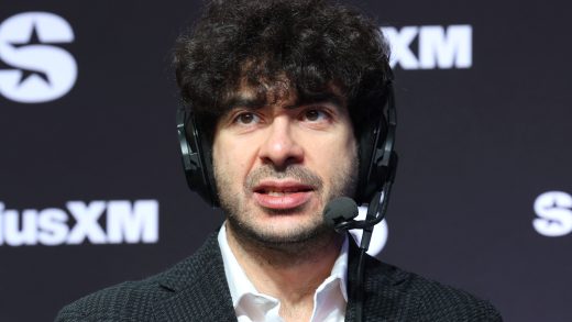 Tony Khan dice que no ha firmado un nuevo contrato con los medios y comenta sobre la marca registrada 'AEW Shockwave'