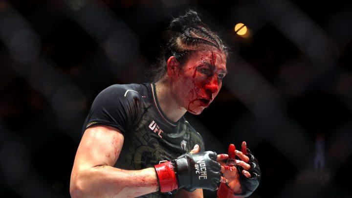 Vídeo: Irene Aldana sufre un terrible corte en la frente durante la derrota ante Norma Dumont en UFC 306