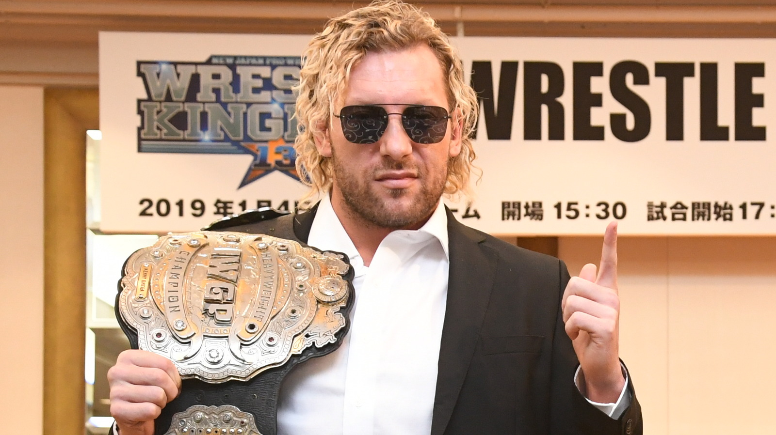 Vídeo de NJPW adelanta reunión con Kenny Omega de AEW en el crossover de WrestleDynasty