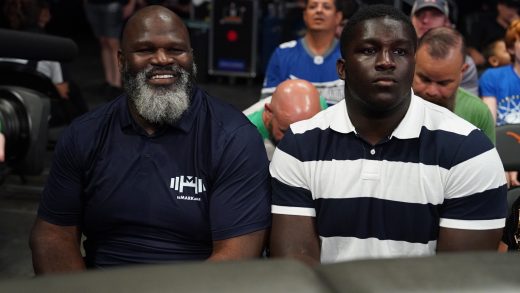 El miembro del Salón de la Fama de la WWE, Mark Henry, explica por qué la multitud va a amar a su hijo