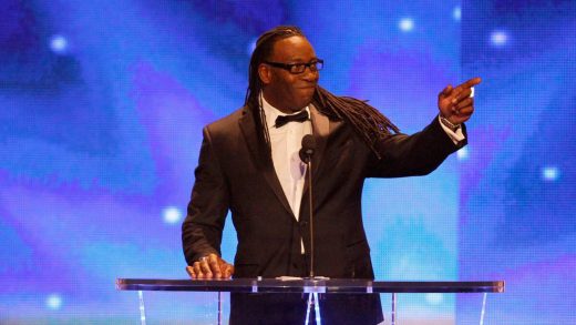 El miembro del Salón de la Fama de la WWE, Booker T, recuerda su decisión de dejar TNA