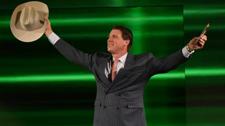 El miembro del Salón de la Fama de la WWE, JBL, promete 'hacer grande a México' después de unirse a la propiedad de AAA