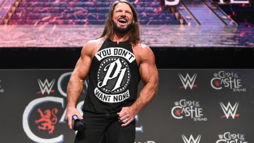 AJ Styles regresa a WWE SmackDown, parece sufrir una lesión en su primer combate