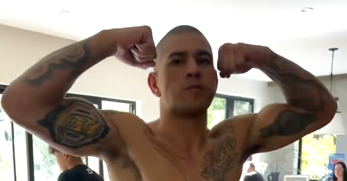 Alex Pereira muestra un enorme aumento de peso antes del evento principal de UFC 307