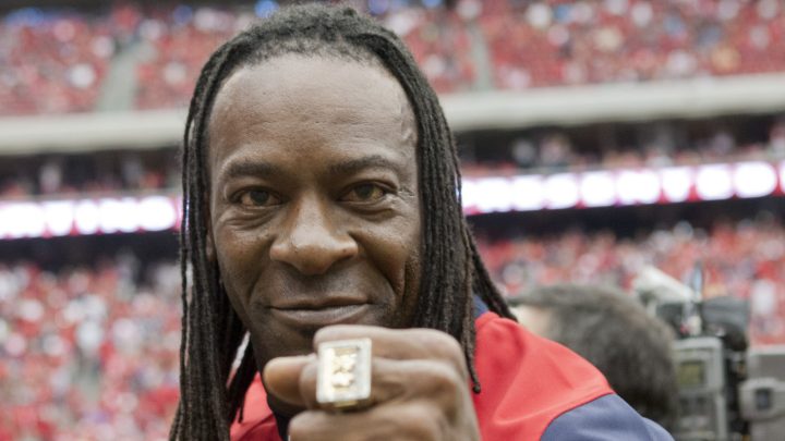 Booker T evalúa cómo no usar el apellido Steiner afecta a Bron Breakker de la WWE