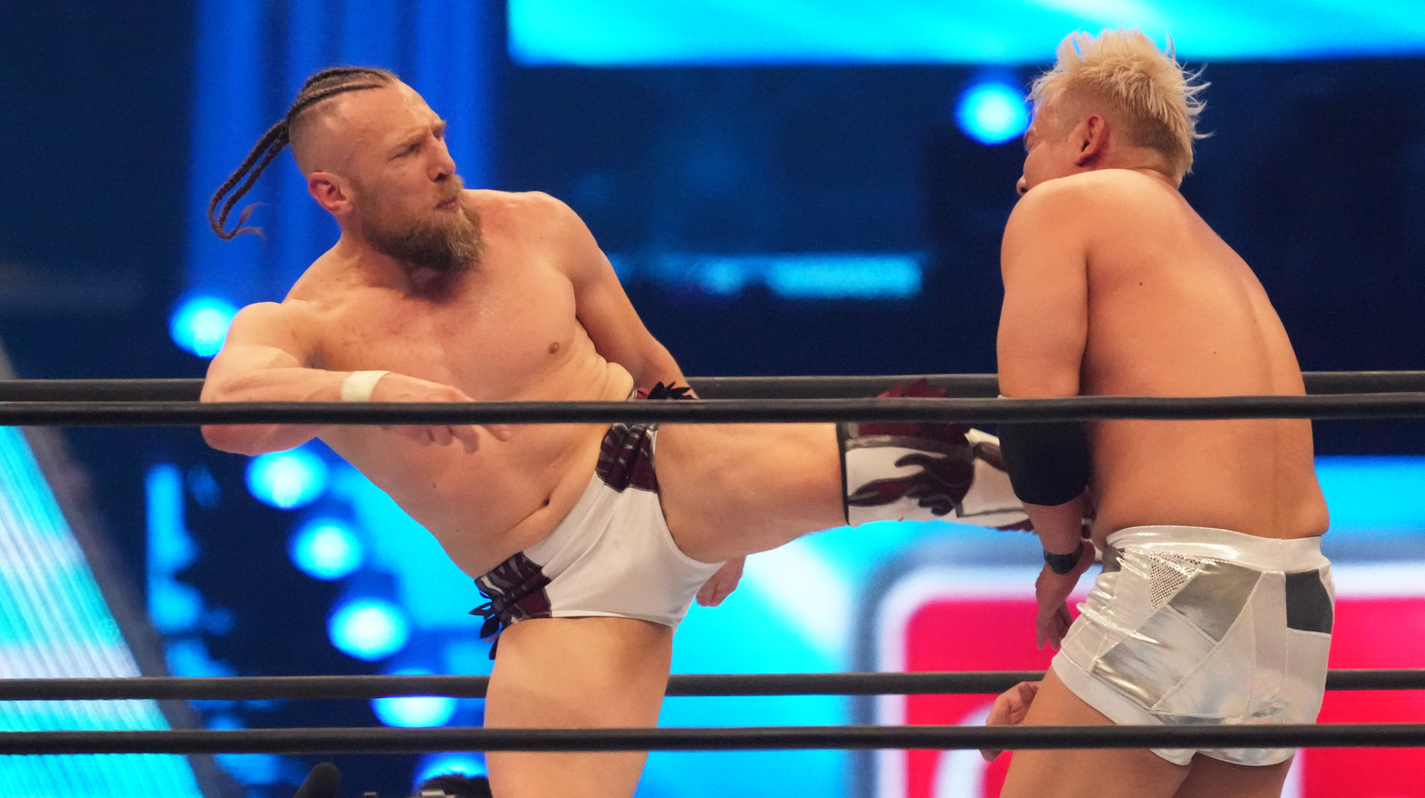 Bryan Danielson derrota a Kazuchika Okada en AEW Dynamite y continúa la historia con BCC