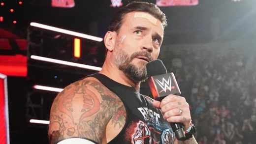 CM Punk saluda a los firmantes recientes de la WWE mientras hace comentarios de MMA