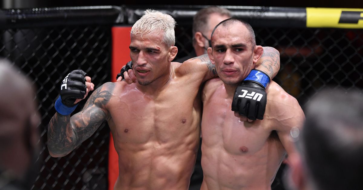 Charles Oliveira sugiere que UFC adopte un enfoque diferente con Tony Ferguson ya que "no quiere retirarse"