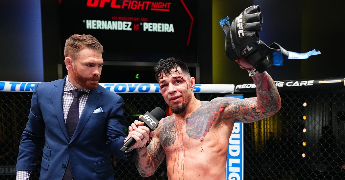 Daniel Pineda se retira después de 'pelea rudo' con Darren Elkins en UFC Vegas 99