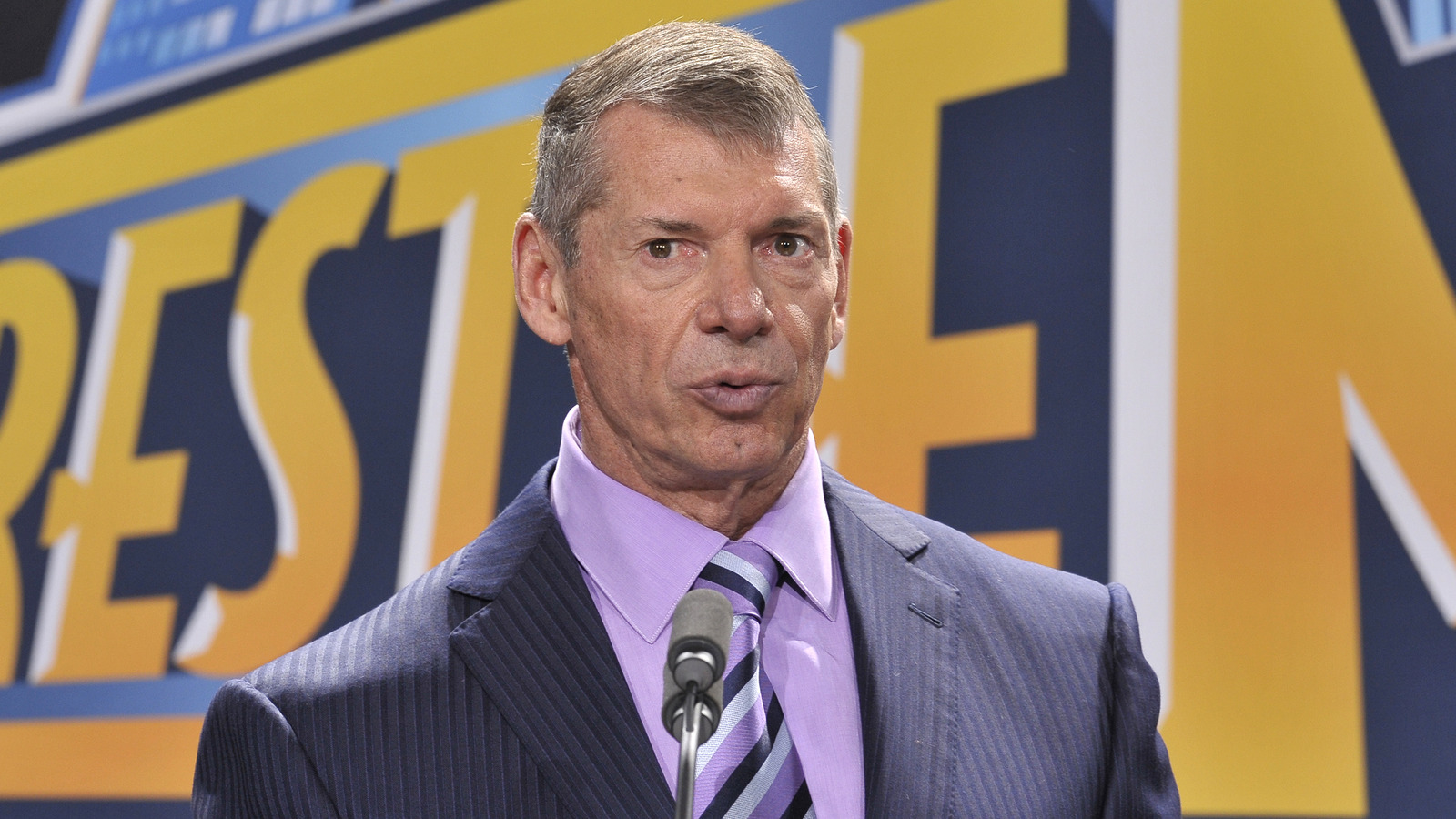 Eric Bischoff sobre lo que le hubiera gustado ver en la serie de Netflix Vince McMahon-WWE