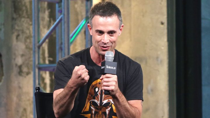 Freddie Prinze Jr. analiza las perspectivas televisivas para promociones independientes