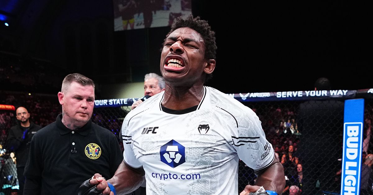 Joaquin Buckley se reunió con Daniel Cormier antes de UFC 307 y revela planes para enviar a 'Wonderboy' a Karate Combat