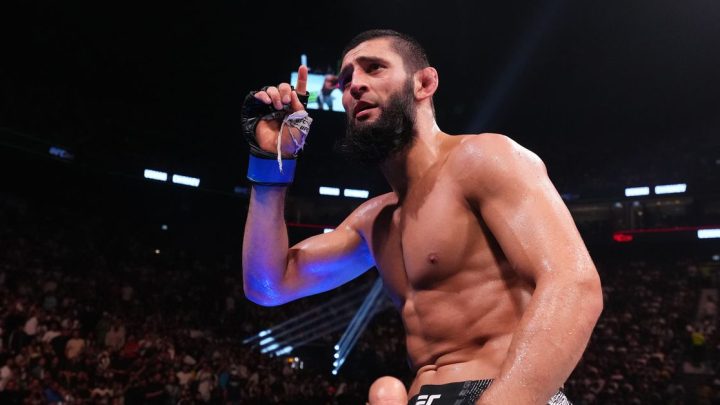 Khamzat Chimaev confía en vencer a Robert Whittaker en UFC 308 porque "él sabe perder, nosotros no"