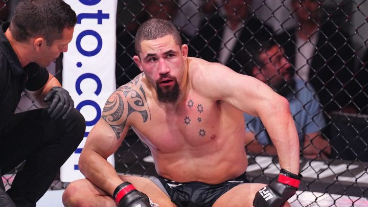 La foto de UFC 308 detalla la mandíbula destrozada de Robert Whittaker y los dientes de la sumisión de Khamzat Chimaev