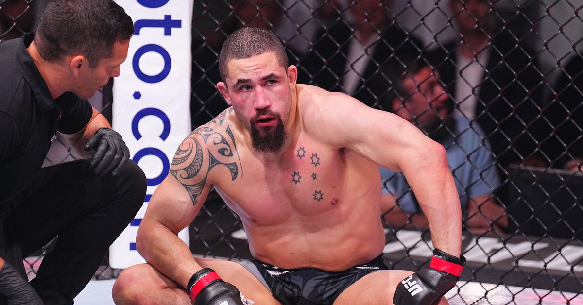 La foto de UFC 308 detalla la mandíbula destrozada de Robert Whittaker y los dientes de la sumisión de Khamzat Chimaev