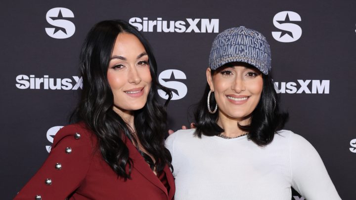 La mamá de las ex estrellas de la WWE Brie y Nikki Bella confirma el divorcio de John Laurinaitis