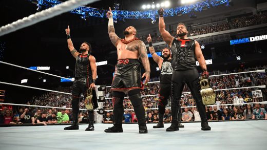 Miembro de Bloodline y tres estrellas más de WWE SmackDown supuestamente detrás del escenario en Raw de esta noche