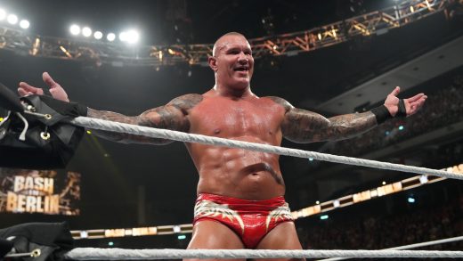 Randy Orton muestra respeto al prometedor Je'Von Evans después de vencerlo en WWE NXT