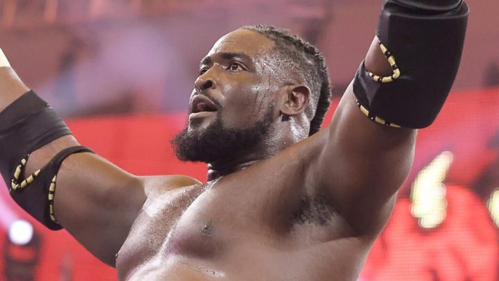 Rumores contradictorios detrás del escenario sobre la posible convocatoria de Oba Femi al roster principal de la WWE