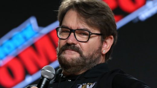 Tony Schiavone celebra los acuerdos de derechos de medios de AEW