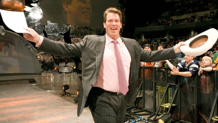 El miembro del Salón de la Fama de la WWE, JBL, recuerda haberle presentado su personaje a Vince McMahon