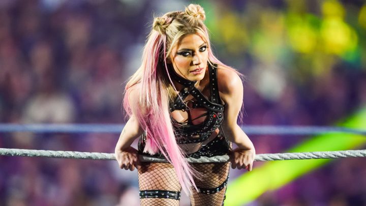 Alexa Bliss parece provocar el regreso de la WWE, pero luego admite que "no depende de mí"