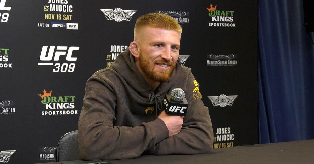 Bo Nickal reacciona al cántico 'sobrevalorado' y al coro de abucheos durante la victoria de UFC 309 sobre Paul Craig