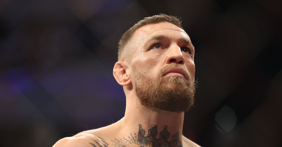 Conor McGregor reacciona a la derrota de Michael Chandler ante Charles Oliveira en UFC 309