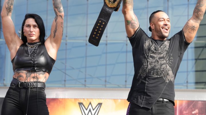 Damian Priest dice que él y Rhea Ripley podrían ganar títulos en parejas de la WWE juntos