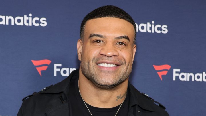 El ex jugador de la NFL Shawne Merriman ofrece su montura personal Rushmore de la WWE