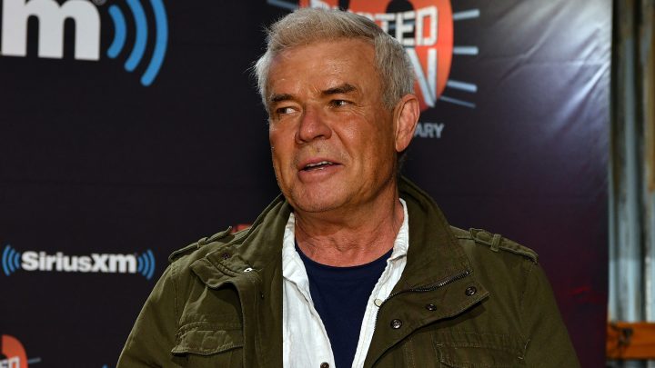 Eric Bischoff destaca los pros y los contras de que AEW reserve lugares más pequeños