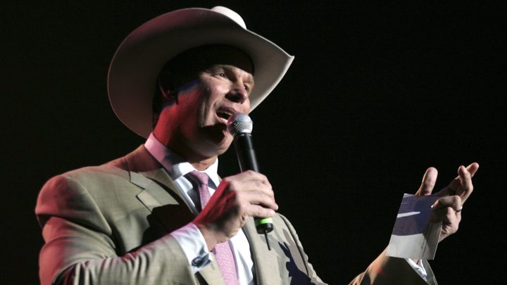 JBL explica cómo su fichaje por la WWE fue un 'ataque preventivo' contra la WCW