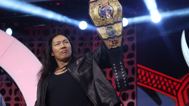 Konosuke Takeshita defiende con éxito el título internacional de AEW a toda velocidad