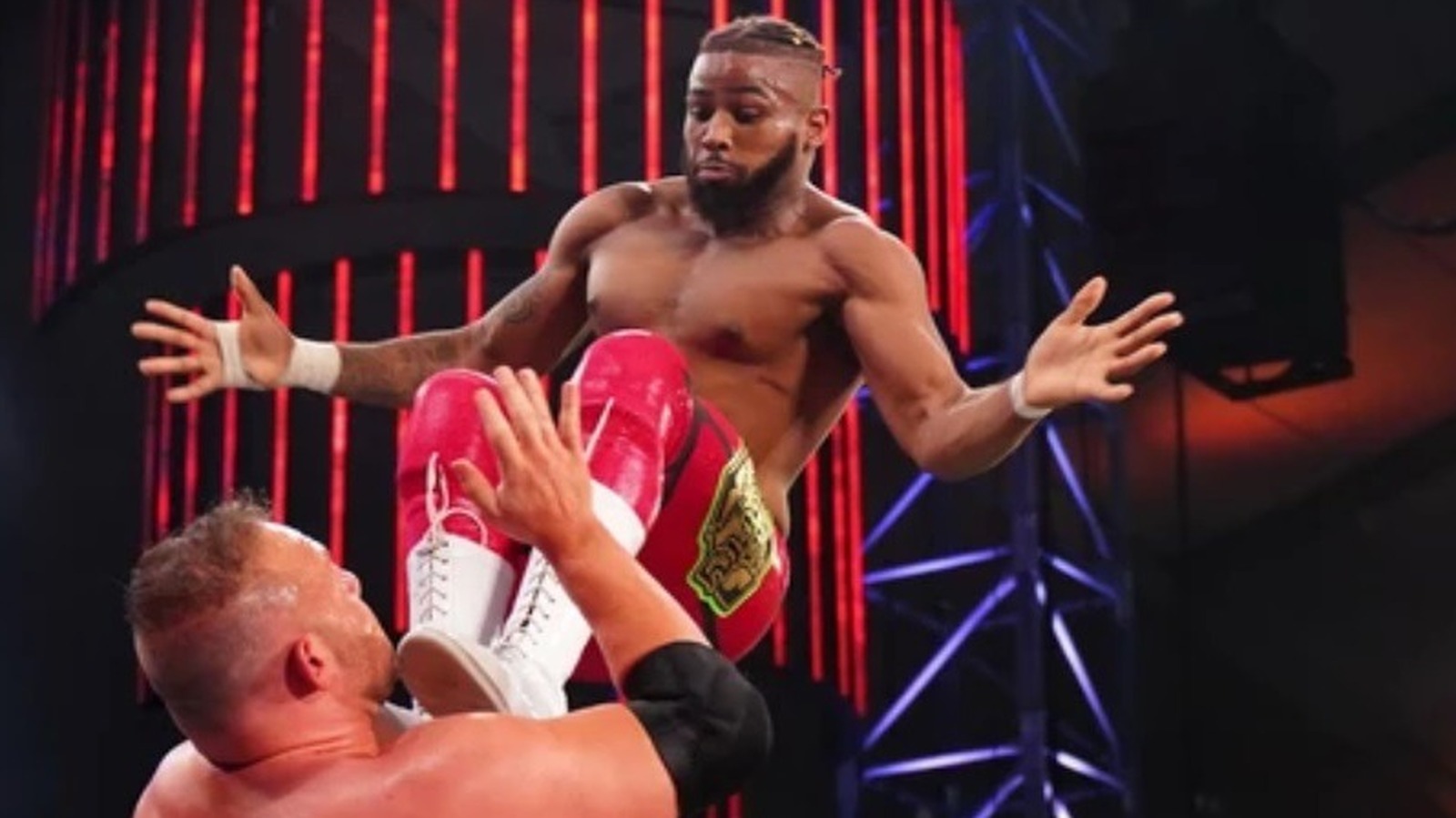 Lee Johnson pone su mirada en dos de los mejores chicos de AEW