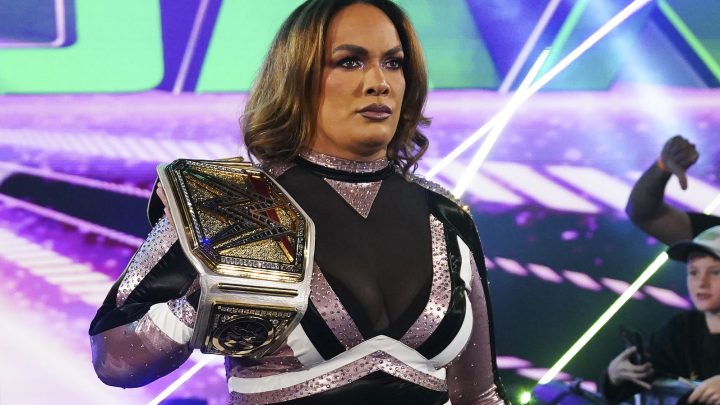 Nia Jax vence a Naomi y logra la tercera defensa del título femenino de la WWE en el evento principal de SmackDown