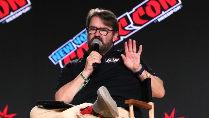 Tony Schiavone llama a esta controvertida figura de AEW el MVP detrás del escenario