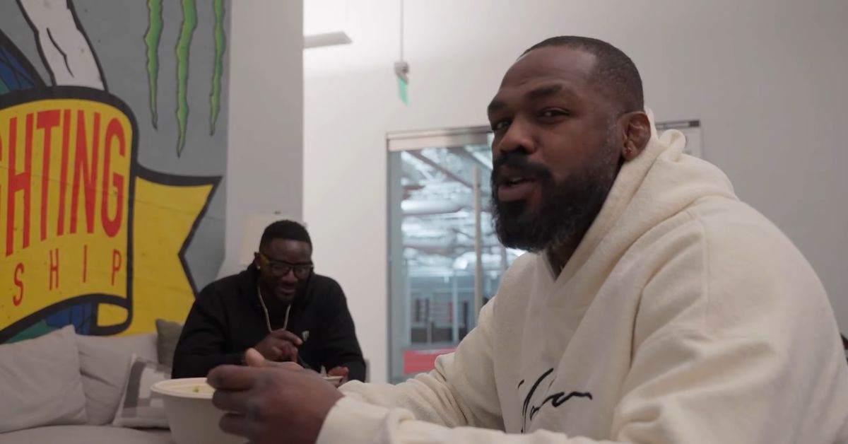 UFC 309 Embedded, Episodio 1: 'Ya no me llames Jonny Bones, soy Jonny Meat'