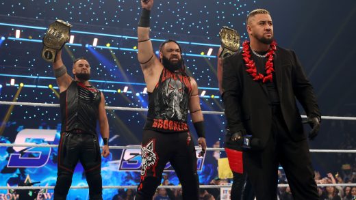 Un miembro no firmado de la familia Anoa'i se burla de unirse a la historia de Bloodline de WWE