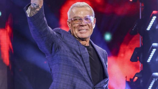 El miembro del Salón de la Fama de la WWE, Eric Bischoff, habla sobre su interés en participar en la lucha libre