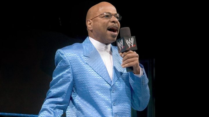 El miembro del Salón de la Fama de la WWE, Teddy Long, recuerda la única vez que estuvo en problemas con Vince McMahon