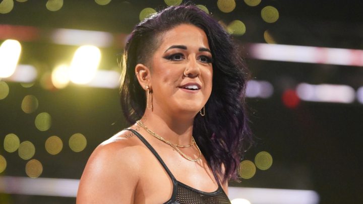 Bayley de WWE anuncia transmisión benéfica con otras superestrellas