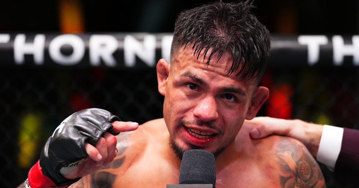 Brandon Royval exonera a Nate Diaz de iniciar pelea con botellas de agua en UFC 310