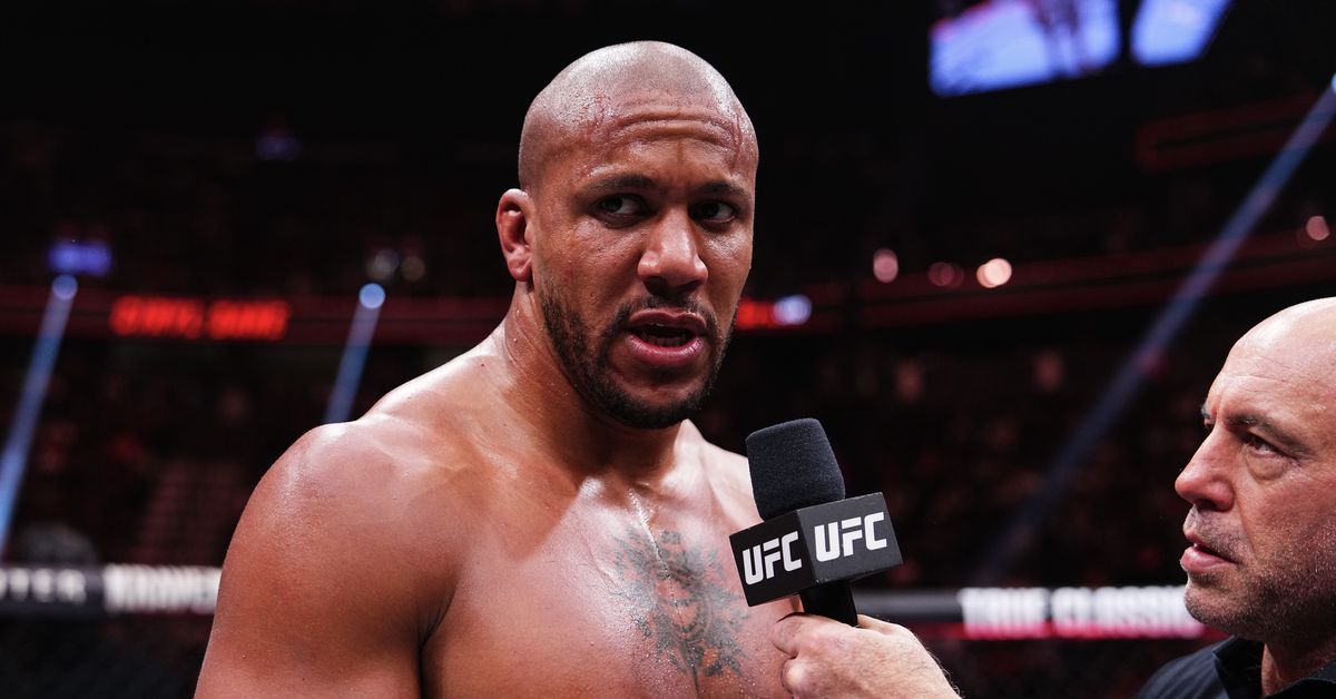 Ciryl Gane muestra extenso daño en el pie con rayos X después de UFC 310