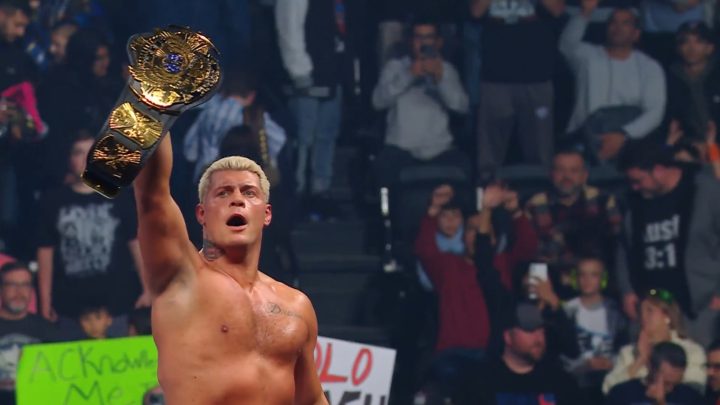 Cody Rhodes lleva el título de la WWE 'Winged Eagle' en SNME y retiene el campeonato en el evento principal