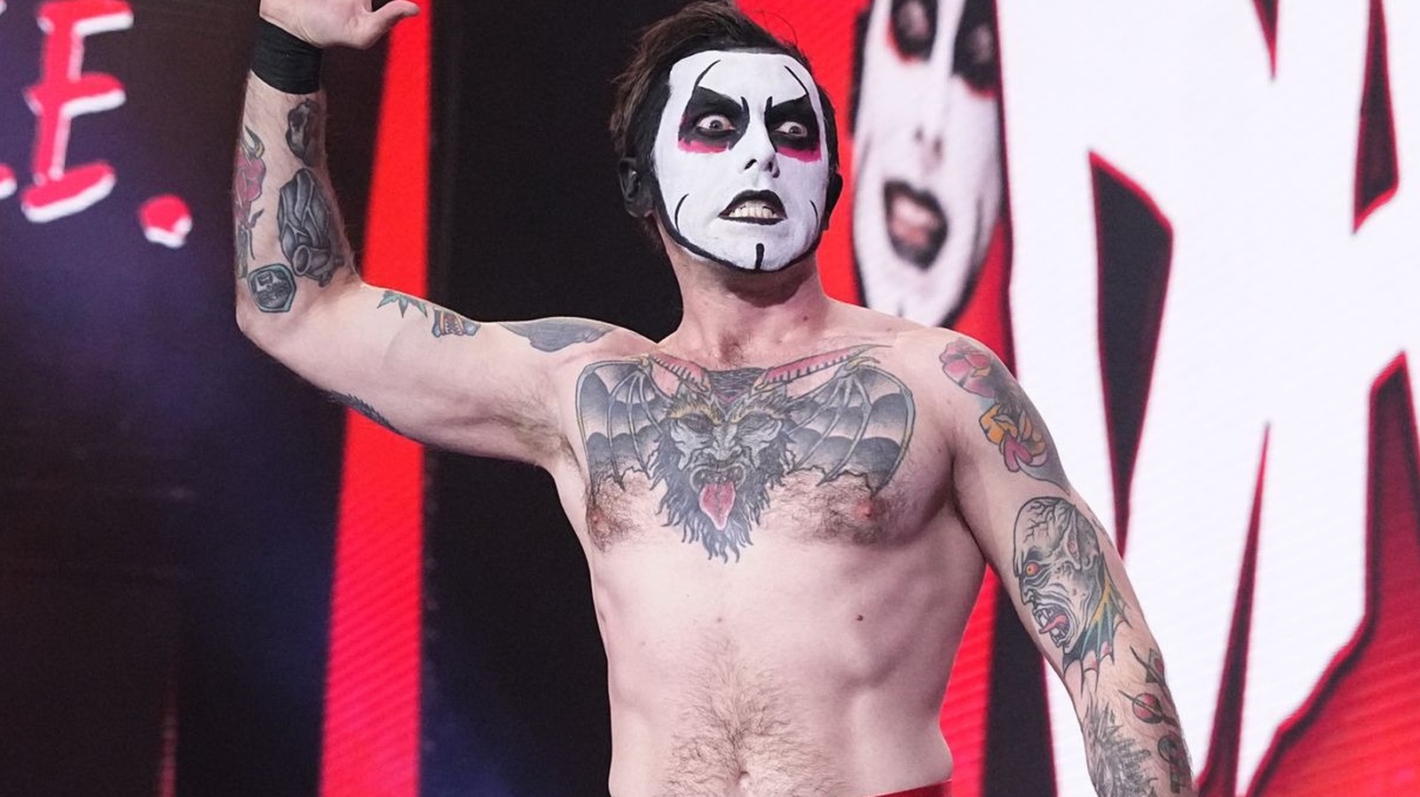 Danhausen nombra a las estrellas de AEW que lo ayudaron a conseguir un papel en la promoción