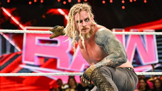 Dexter Lumis de Wyatt Sicks lucha en el primer combate individual de WWE Raw en casi dos años