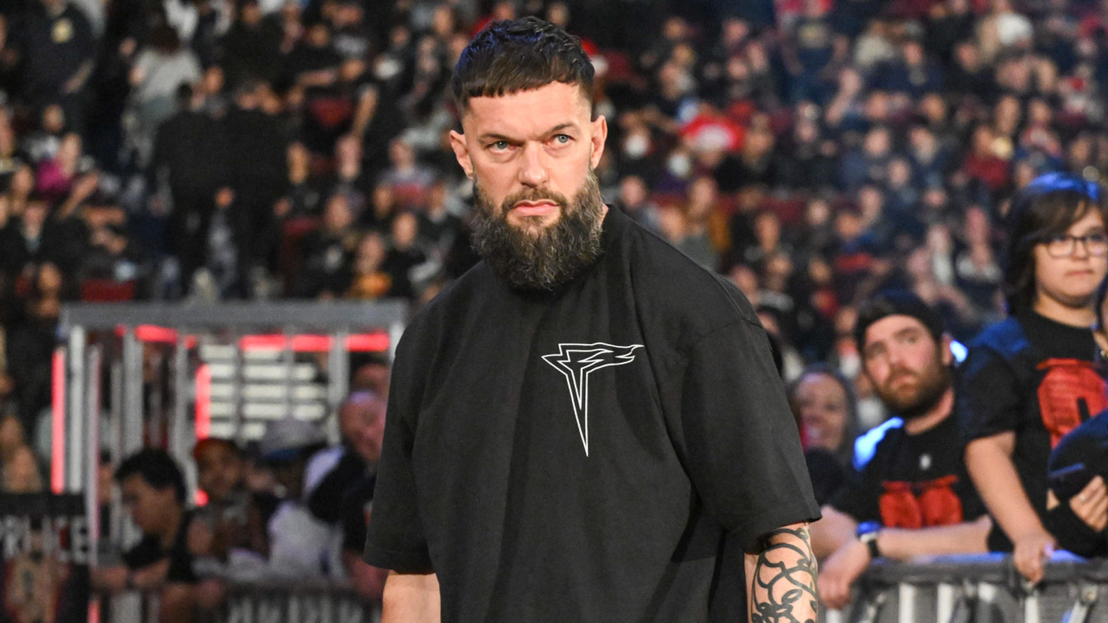 Informe detrás del escenario sugiere que Finn Bálor podría estar recibiendo un 'impulso sostenido de solteros' en la WWE