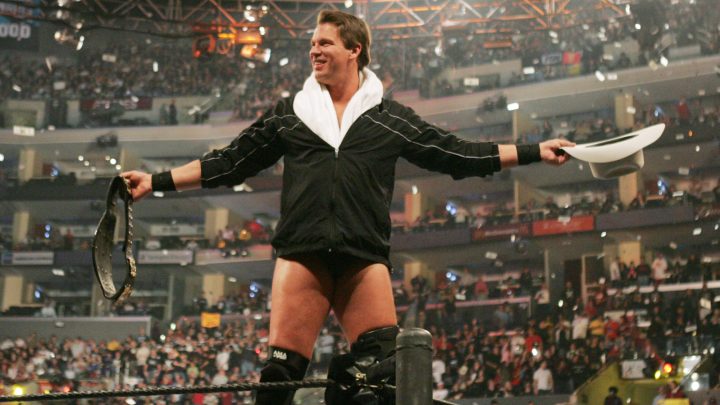 JBL recuerda el 'desastre' que fue el primer combate enterrado vivo de la WWE