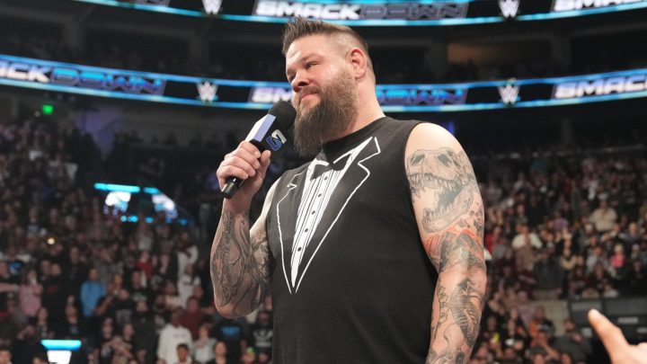 Kevin Owens se pone físico con Triple H, intenta dejar WWE SNME con 'Winged Eagle'