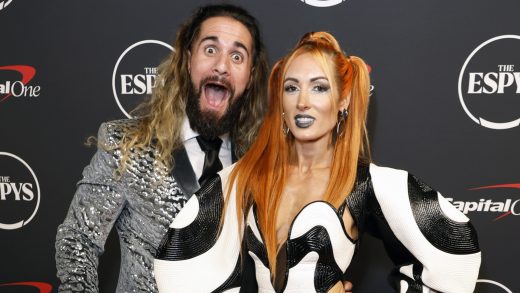 La estrella de la WWE Seth Rollins explica la decisión detrás de él y Becky Lynch de invertir en un autobús turístico